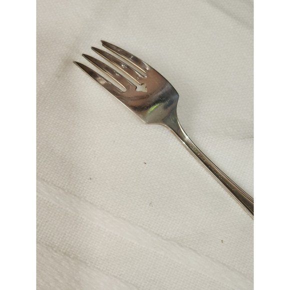 Oneida Queen Bess II Salad Fork 6.5" silverplate clover pierced - Picture 7 of 11